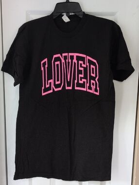 Graphic Tee Lover - Size M